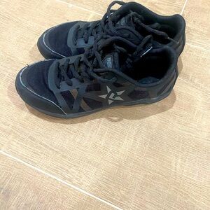 Girls rebel cheer shoe in size 5